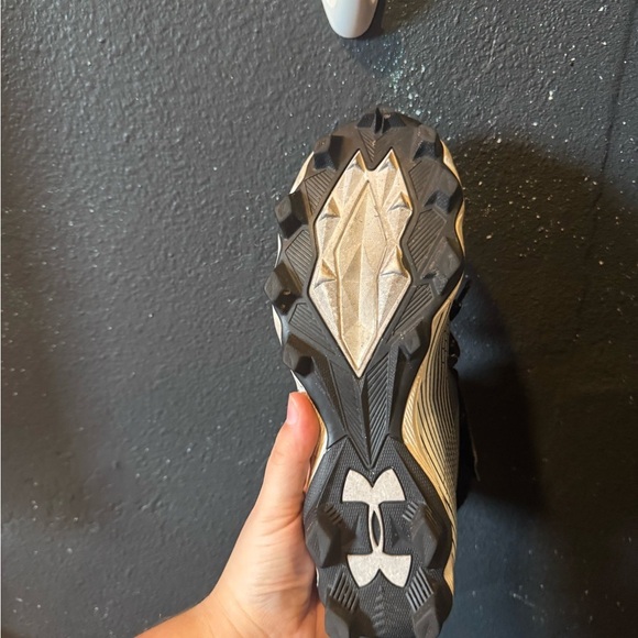 Men’s Under Armour Black and Gray Highlight Franchise Football Cleats - Picture 4 of 8